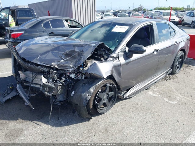 Toyota CAMRY SE 2018 4T1B11HK2JU645076 Image 2