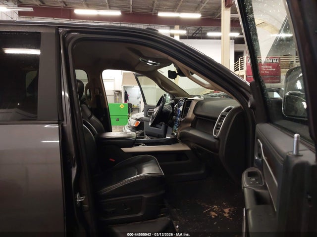 3C63R3JL1NG360305 RAM 3500 Laramie 4x4 8&#039; Box