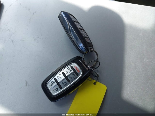 44555956 :رقم المزاد ، 2C4RC1GG0HR620565 vin ، 2017 Chrysler Pacifica Limited مزاد بيع