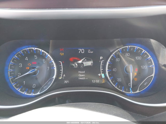 44555956 :رقم المزاد ، 2C4RC1GG0HR620565 vin ، 2017 Chrysler Pacifica Limited مزاد بيع