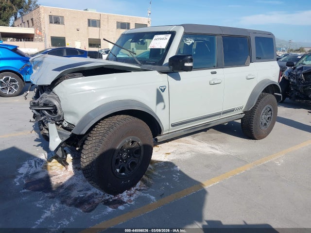 Ford Bronco First Edition 2021 1FMEE5EP0MLA42212 Image 2