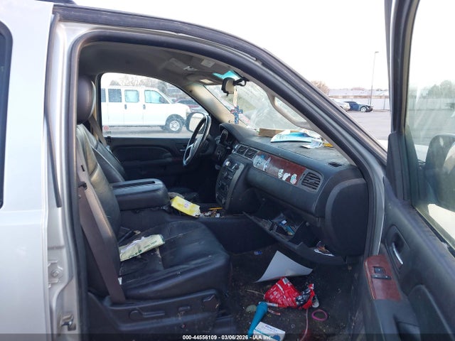 2011 GMC YUKON XL 1500 1GKS2KE32BR284087 Photo 4