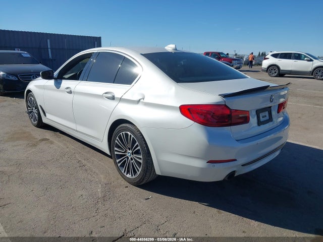 2019 BMW 530I WBAJA5C56KWW07832 Photo 2