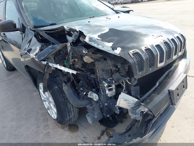 1C4PJMCS8EW239672 Jeep Cherokee Latitude
