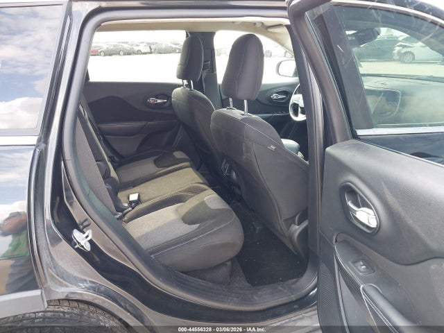 1C4PJMCS8EW239672 Jeep Cherokee Latitude