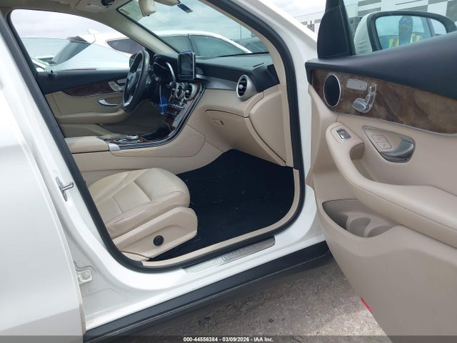 44556384 :رقم المزاد ، WDC0G4JB5JV073107 vin ، 2018 Mercedes-benz Glc 300 مزاد بيع
