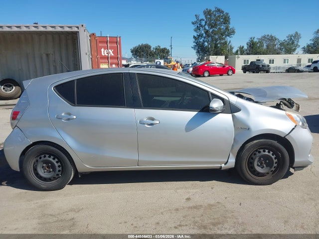 Toyota Prius C Three 2014 JTDKDTB3XE1565086 Image 13