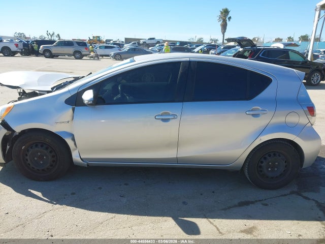 Toyota Prius C Three 2014 JTDKDTB3XE1565086 Image 14