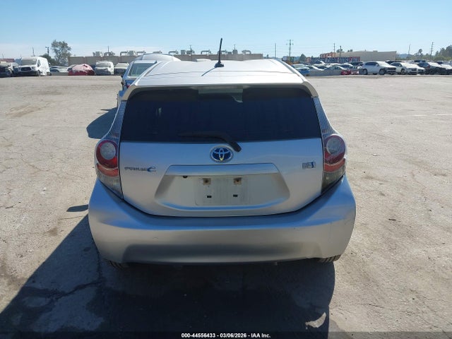 Toyota Prius C Three 2014 JTDKDTB3XE1565086 Image 16