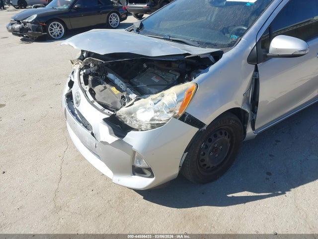 Toyota Prius C Three 2014 JTDKDTB3XE1565086 Image 17
