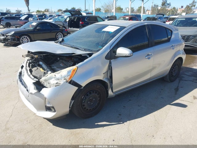 Toyota Prius C Three 2014 JTDKDTB3XE1565086 Image 2