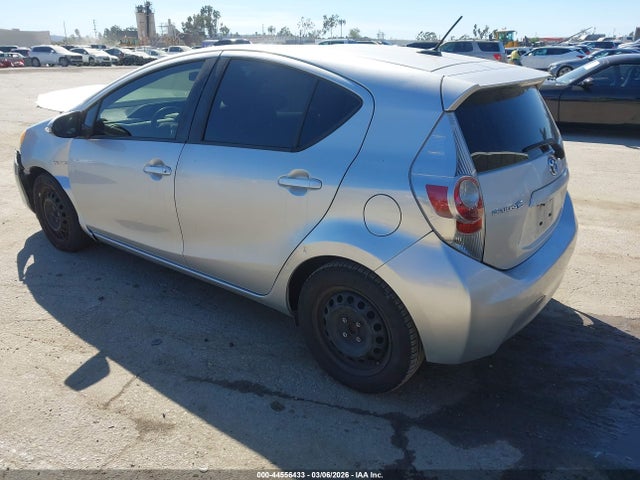 Toyota Prius C Three 2014 JTDKDTB3XE1565086 Image 3