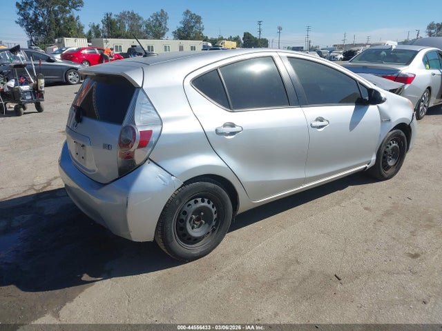 Toyota Prius C Three 2014 JTDKDTB3XE1565086 Image 4