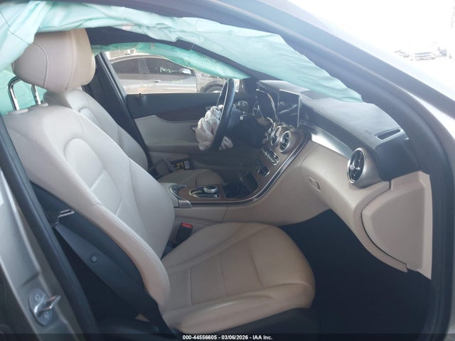 44556605 :رقم المزاد ، W1KWF8DB4MR648399 vin ، 2021 Mercedes-benz C 300 Sedan مزاد بيع