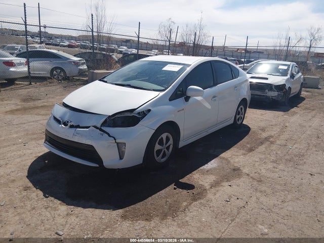 Toyota Prius Three 2014 JTDKN3DU8E1773874 Image 2