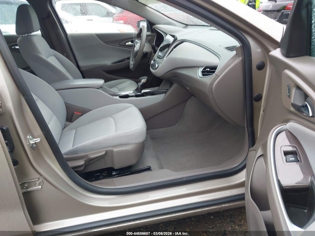 1G1ZD5ST1NF130608 Chevrolet Malibu Fwd Lt
