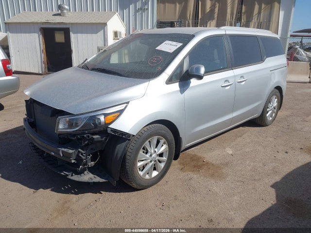 KNDMB5C10F6040033 KIA SEDONA LX