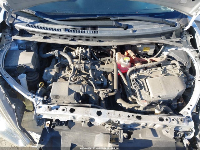 JTDKDTB39F1110781 Toyota Prius C Two
