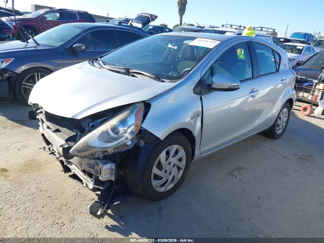 JTDKDTB39F1110781 Toyota Prius C Two