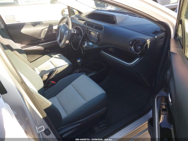 JTDKDTB39F1110781 Toyota Prius C Two