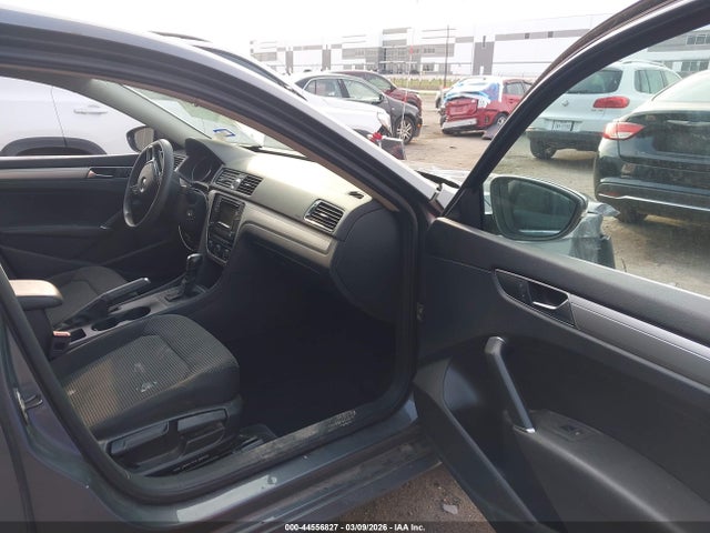 Aukcja sprzedaży 2017 Volkswagen Passat 1.8t S, vin: 1VWAT7A36HC085236, numer aukcji: 44556827