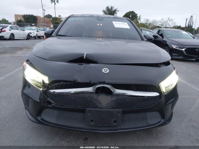 W1K3G4EB2MJ275448 Mercedes-Benz A 220