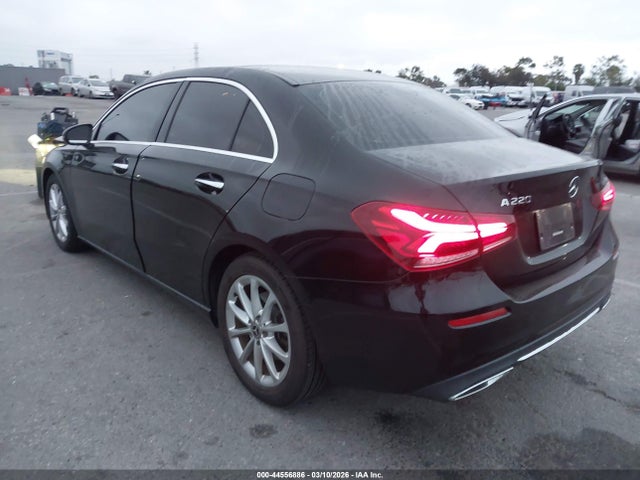 W1K3G4EB2MJ275448 Mercedes-Benz A 220