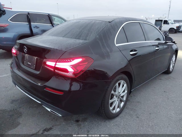 W1K3G4EB2MJ275448 Mercedes-Benz A 220