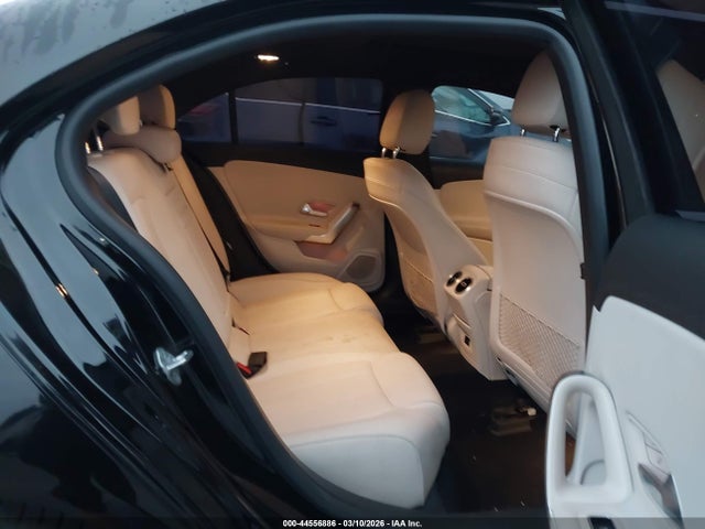 W1K3G4EB2MJ275448 Mercedes-Benz A 220