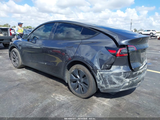 2025 TESLA MODEL Y 7SAYGDEEXSA368362 Photo 2