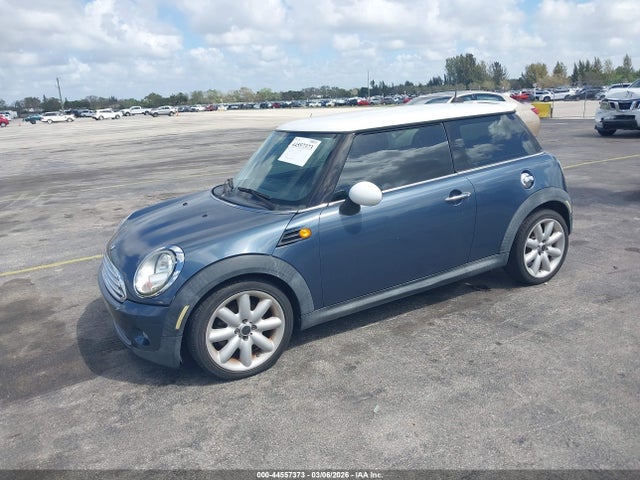 2010 MINI COOPER WMWMF3C53ATZ60936 Photo 1