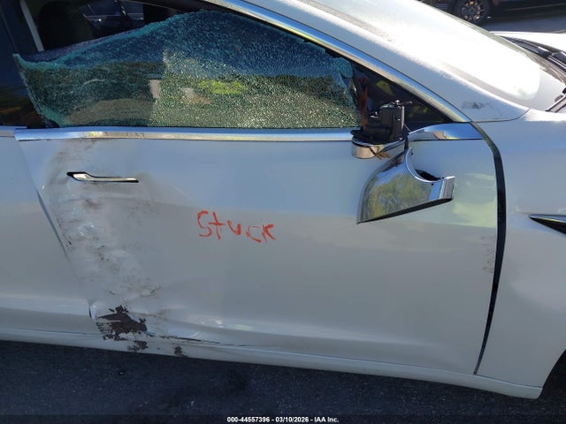 2019 TESLA MODEL 3 5YJ3E1EB5KF200066 Photo 4