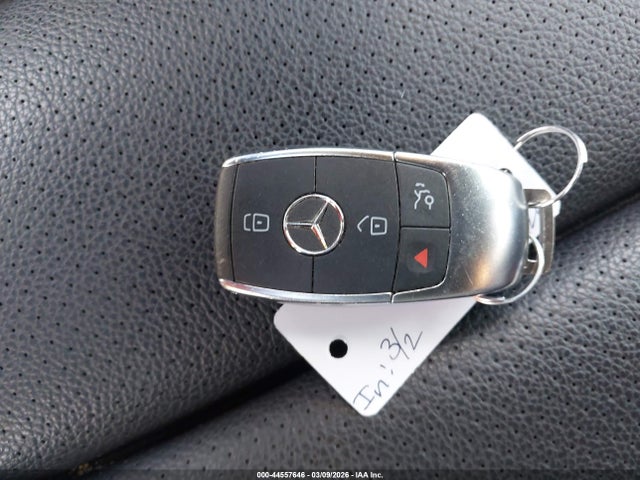 44557646 :رقم المزاد ، W1N0G8DB1NV333106 vin ، 2022 Mercedes-benz Glc 300 Suv مزاد بيع