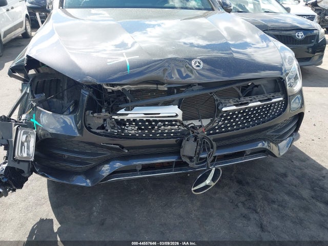 44557646 :رقم المزاد ، W1N0G8DB1NV333106 vin ، 2022 Mercedes-benz Glc 300 Suv مزاد بيع