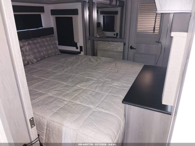 4YDF32329M4703893 Keystone Rv