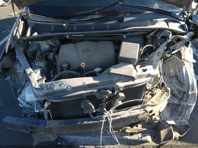5TDKZ3DC5JS927353 Toyota Sienna Le 8 Passenger