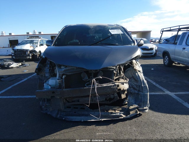 5TDKZ3DC5JS927353 Toyota Sienna Le 8 Passenger