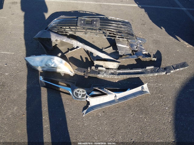 5TDKZ3DC5JS927353 Toyota Sienna Le 8 Passenger