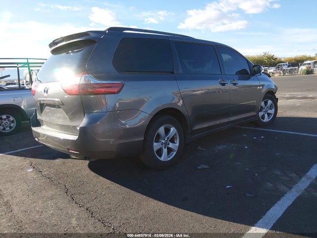 5TDKZ3DC5JS927353 Toyota Sienna Le 8 Passenger
