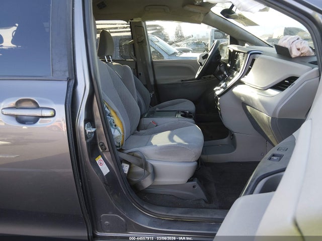 5TDKZ3DC5JS927353 Toyota Sienna Le 8 Passenger