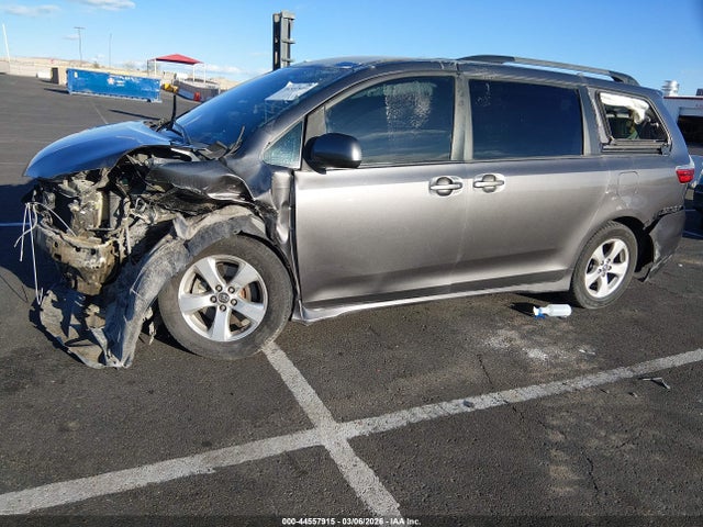 5TDKZ3DC5JS927353 Toyota Sienna Le 8 Passenger