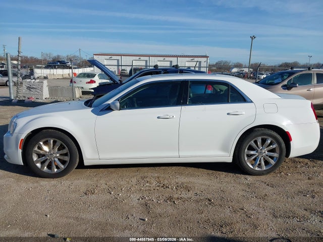 Продаж на аукціоні авто 2016 Chrysler 300 Touring, vin: 2C3CCARGXGH262712, номер лоту: 44557945