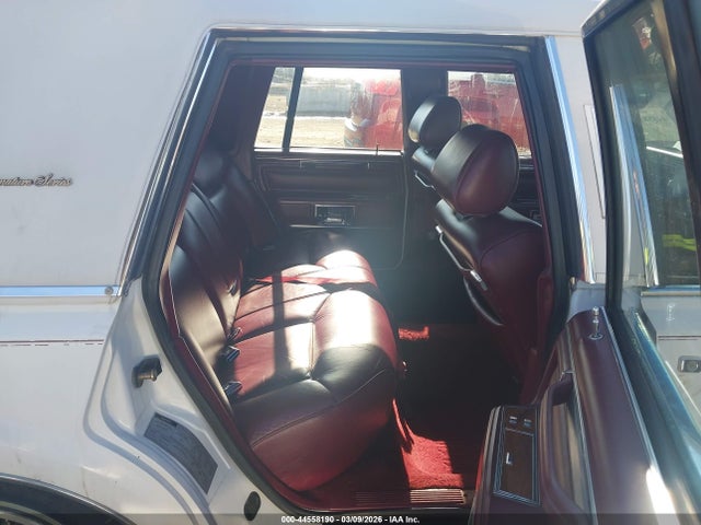 44558190 :رقم المزاد ، 1LNBM82F4KY610061 vin ، 1989 Lincoln Town Car Signature مزاد بيع