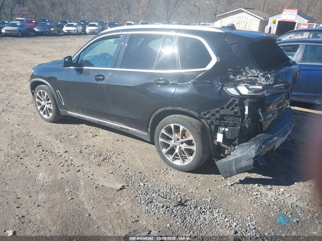 2021 BMW X5 5UXCR6C08M9E97030 Photo 2