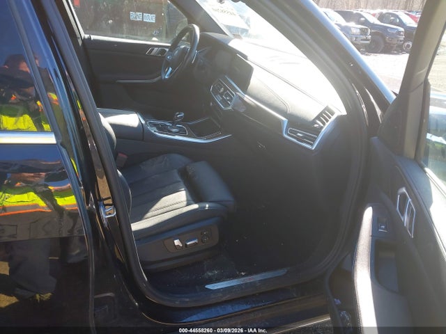 2021 BMW X5 5UXCR6C08M9E97030 Photo 4