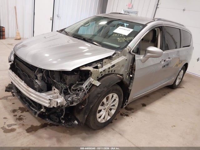 2018 CHRYSLER PACIFICA 2C4RC1BG0JR141771 Photo 1