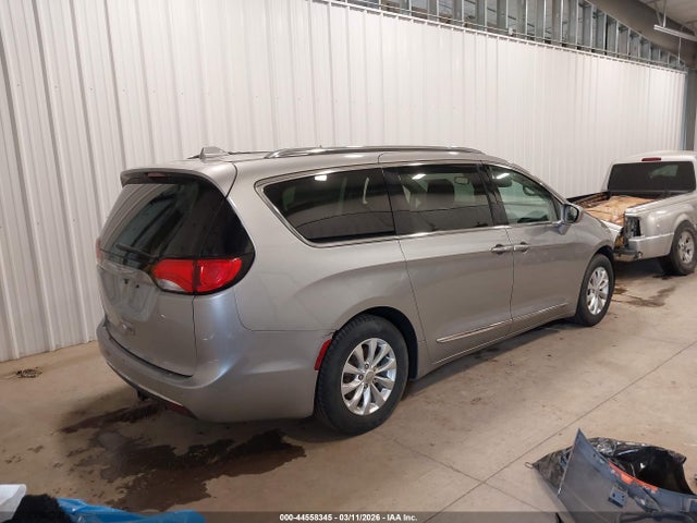 2018 CHRYSLER PACIFICA 2C4RC1BG0JR141771 Photo 3