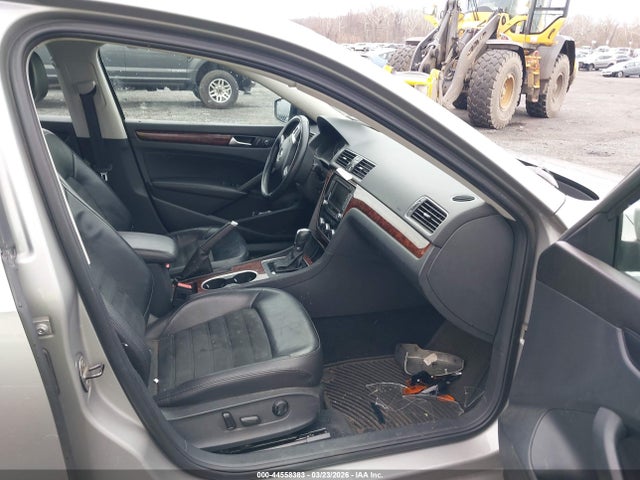 Продаж на аукціоні авто 2013 Volkswagen Passat 2.5l Sel Premium, vin: 1VWCP7A37DC043049, номер лоту: 44558383