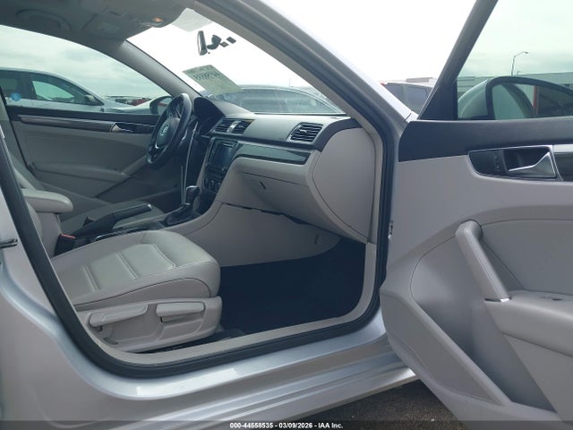 44558535 :رقم المزاد ، 1VWBT7A33HC061853 vin ، 2017 Volkswagen Passat 1.8t Se مزاد بيع