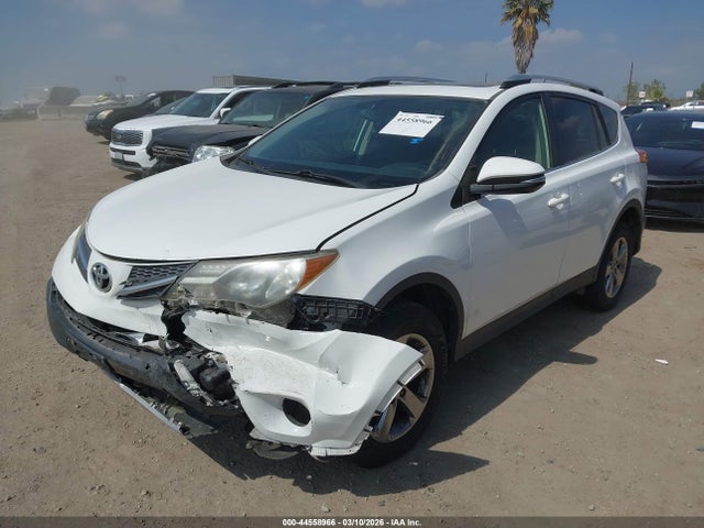 Toyota Rav4 Xle 2015 JTMWFREV5FJ049859 Image 2